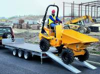 LM166 tri-axle with optional headboard, electric winch, loading skids and propstands